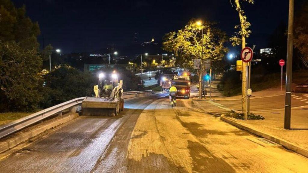 Barcelona utiliza un nuevo sistema pionero para asfaltar una calle