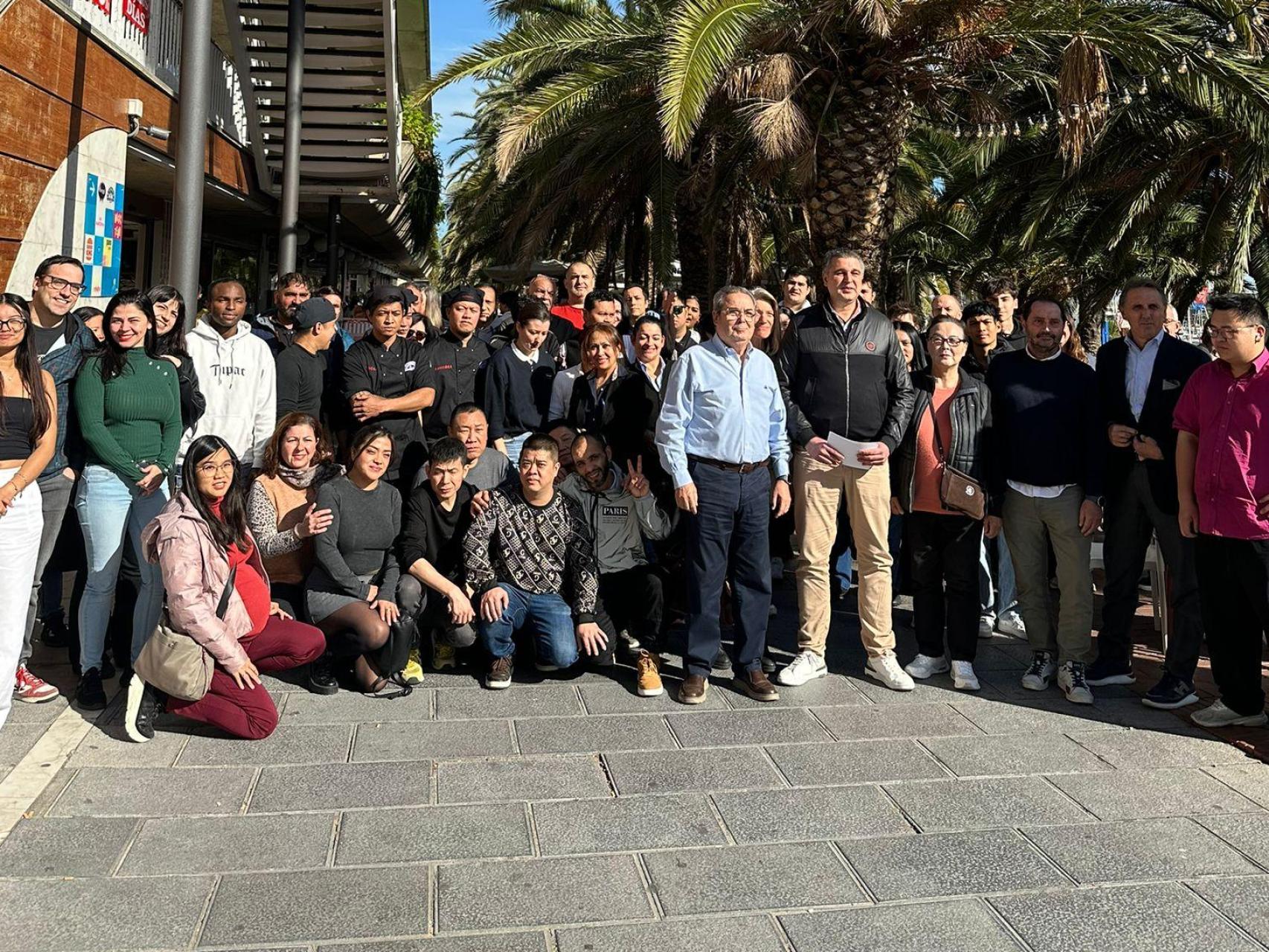 Gremi de Restauració de Barcelona junto a trabajadores de los locales del CC Moda Shopping de Port Olimpic