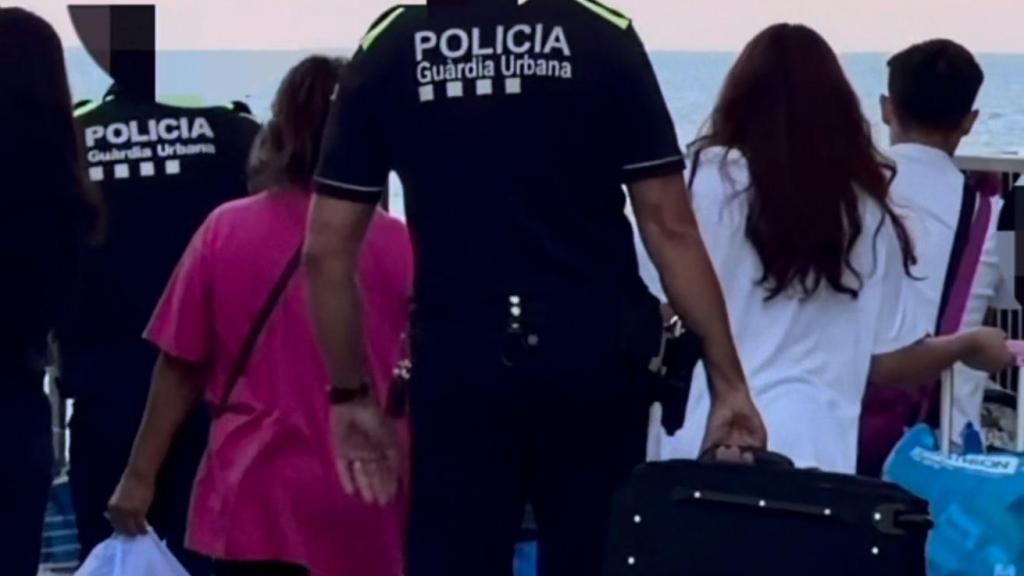 Desalojado un piso okupado en el barrio de la Mora de Badalona tras varios días de tensión con los vecinos