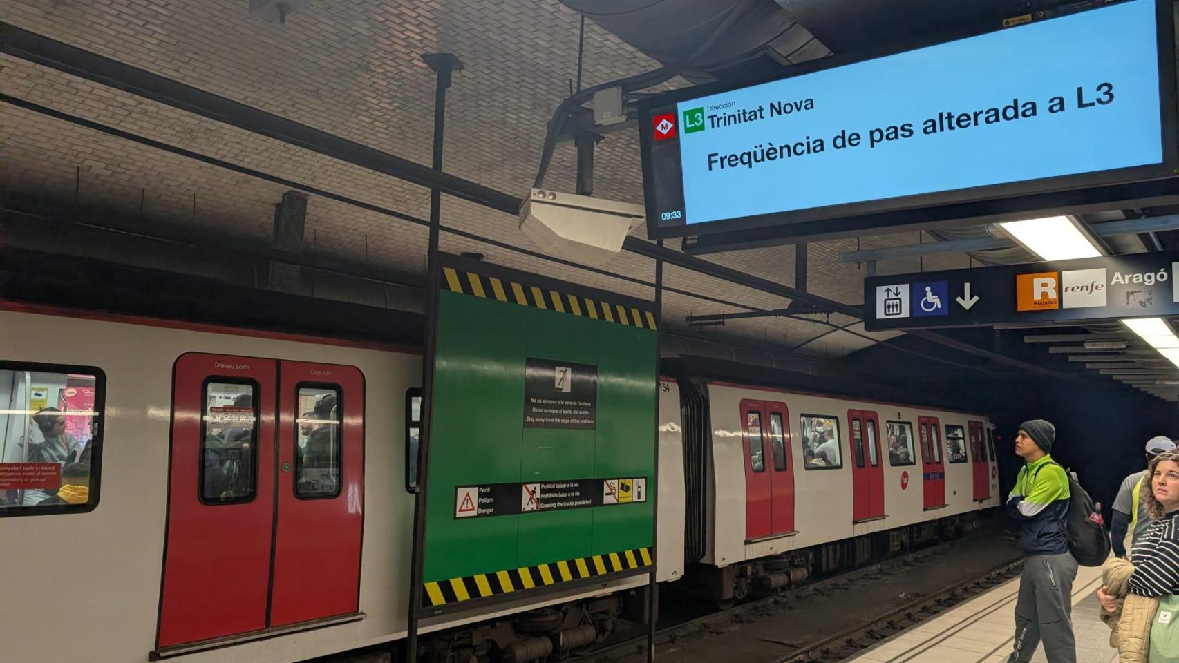 Cortada la L3 del metro de Barcelona: una incidencia obliga a detener la circulación