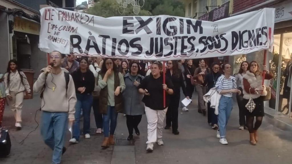 Manifestación de los docentes en Santa Coloma