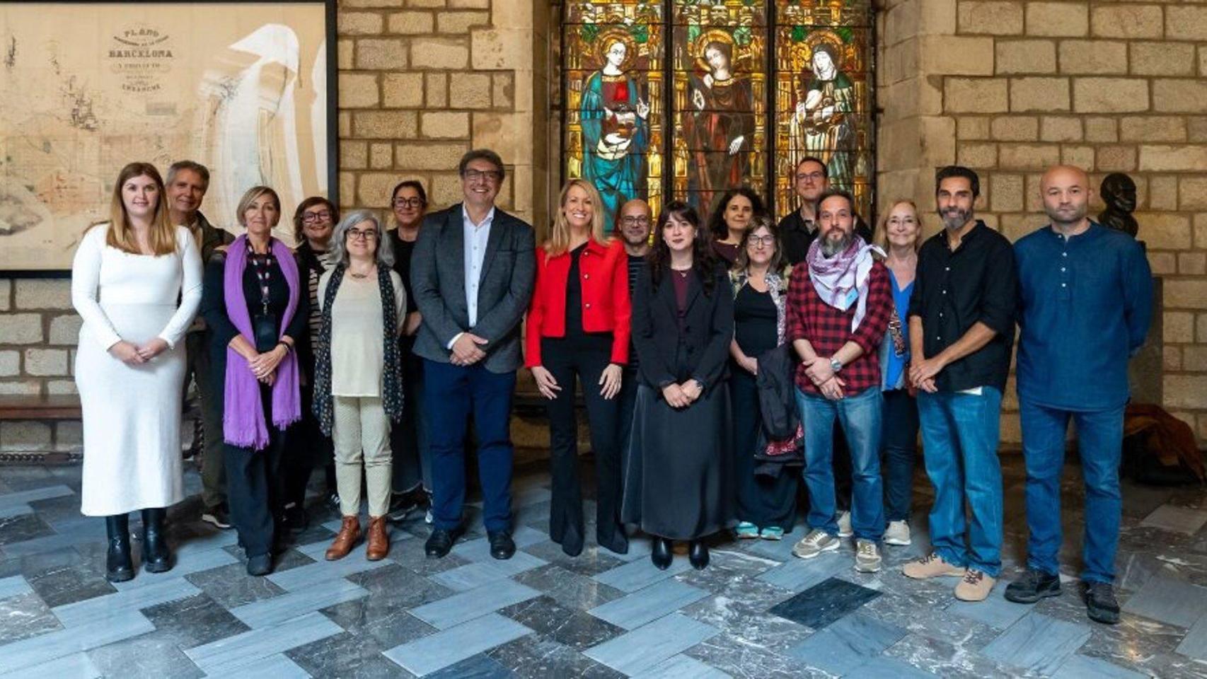 Constitución de la Taula Interdepartamental del Poble Gitano de Barcelona.