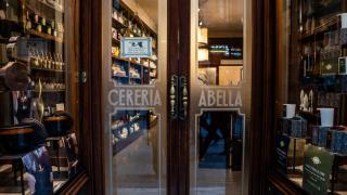 Así resiste la cerería de Barcelona que abrió antes que la Sagrada Família: "Ya no es tan rentable, pero la campaña de Navidad es fuerte"