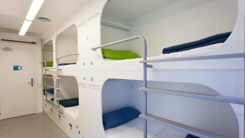 Las habitaciones con camas en formato cápsula del Dream Cube Hostel de Barcelona
