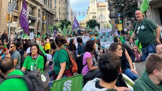 Manifestantes durante la movilización de los docentes en Barcelona