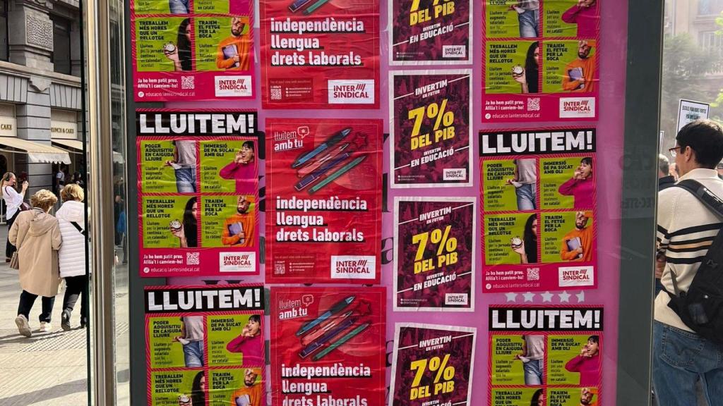 Cartells de la manifestació convocada pels docents a Barcelona