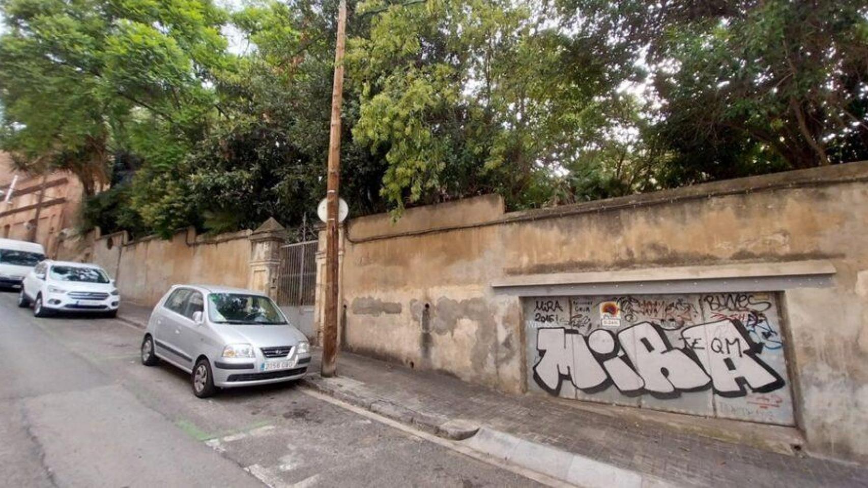 Finca de la calle Torrent del Remei 24-26, en el barrio del Coll, que el Ayuntamiento ha expropiado