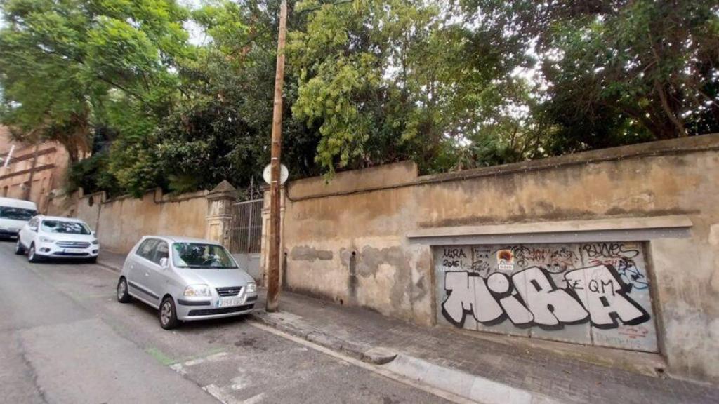 Finca de la calle Torrent del Remei 24-26, en el barrio del Coll, que el Ayuntamiento ha expropiado