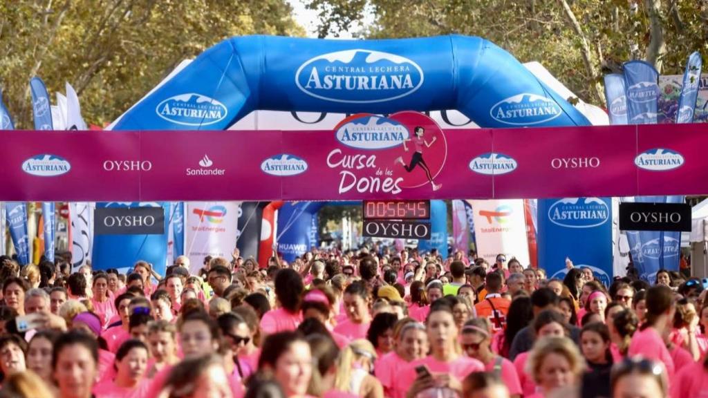 Participantes de la Cursa de la Dona 2025