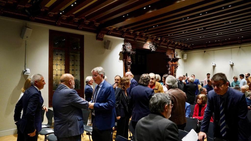 Algunos de los asistentes a la entrega de premios momentos previos del inicio del acto