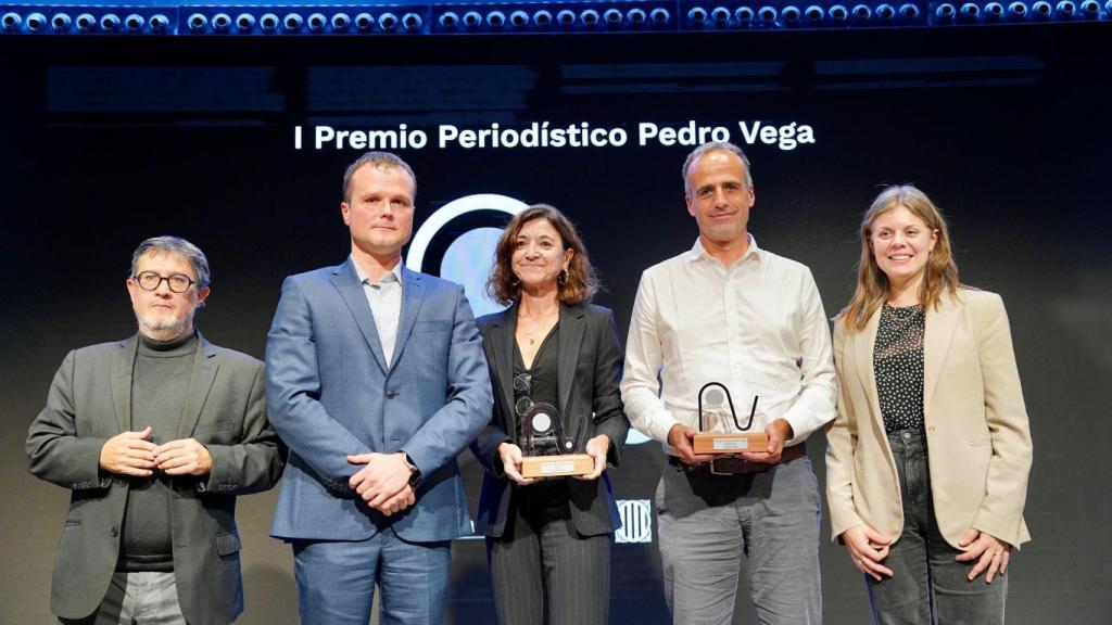 Manel Manchón, Ignasi Jorro, Susana Quadrado, Miquel Noguer y Cristina Farrés, en la entrega de premios del I Premio Periodístico Pedro Vega