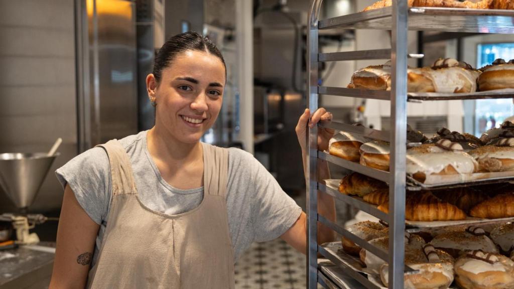 Nuria trabajando en el obrador de Delikatessen