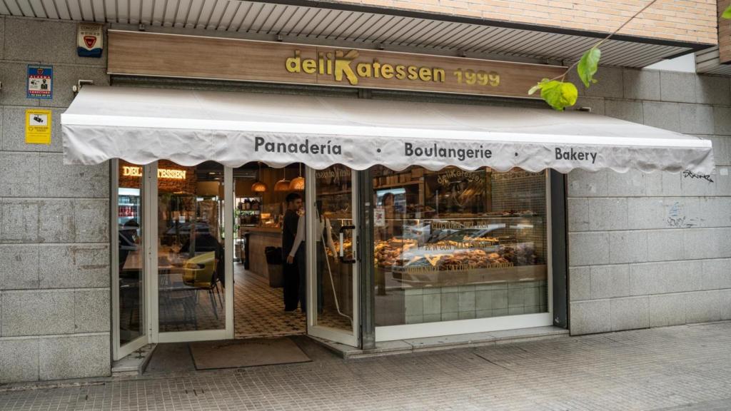 Entrada de la pastisseria i fleca Delikatessen