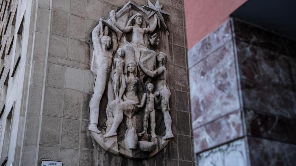 Alto relieve en la calle de Voló de Barcelona