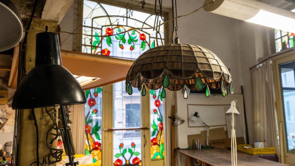 Interior del taller L'Art del Vitrall a Sabadell