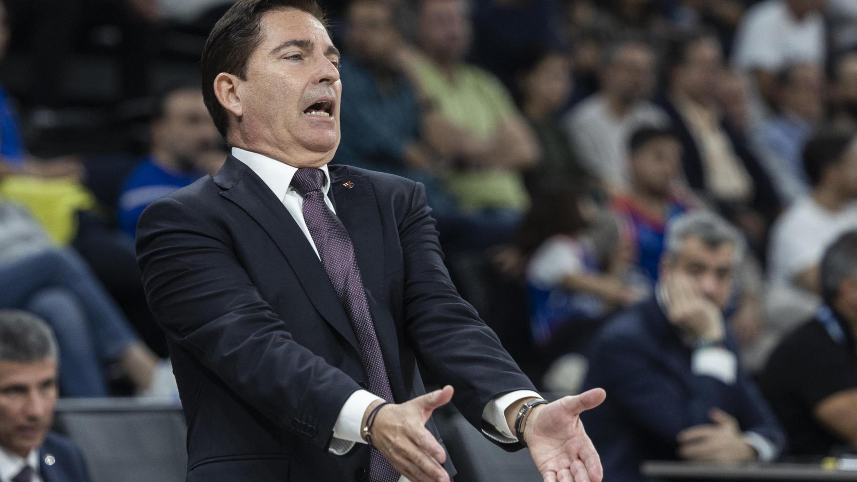 Xavi Pascual reacciona durante su reestreno en el banquillo del Barça de basket