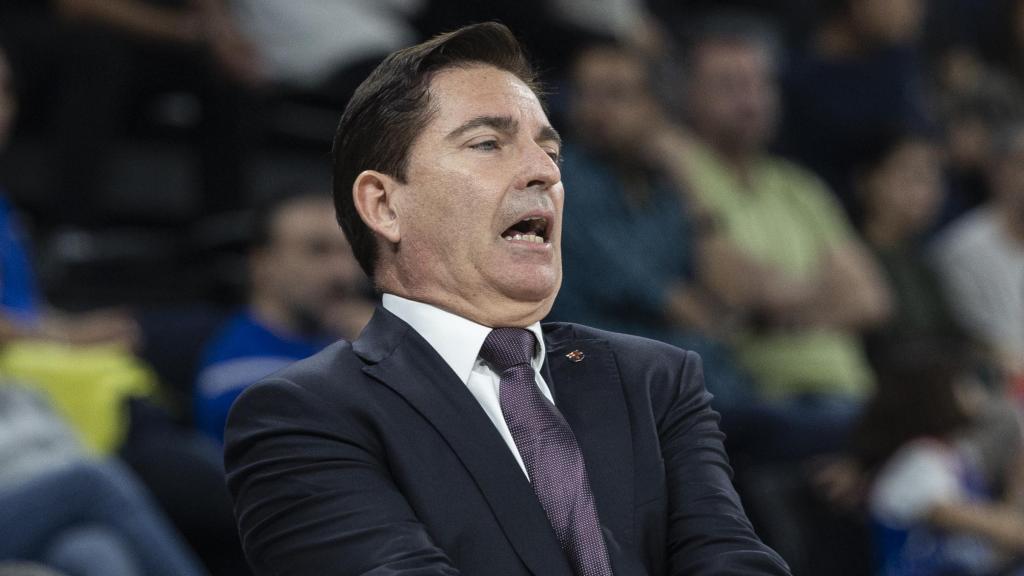 Xavi Pascual reacciona durante su reestreno en el banquillo del Barça de basket