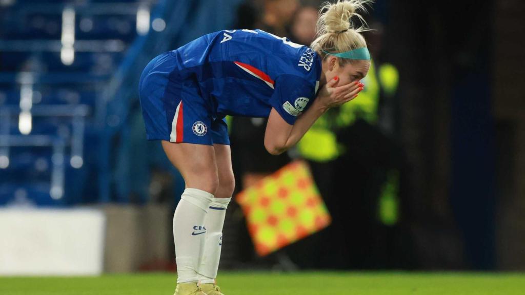 Ellie Carpenter es lamenta després de fallar una ocasió manifesta de gol contra el Barça Femení a la Champions League