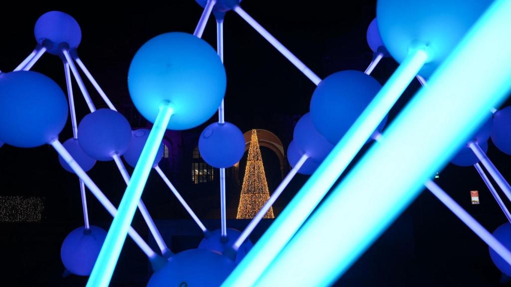 Una instal·lació interactiva a Els Llums de Sant Pau 2025 del recinte modernista de l'hospital