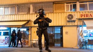 Recursos de Mossos d'Esquadra en en Barrio de la Mina durante un operativo del 'Plan Kanpai'
