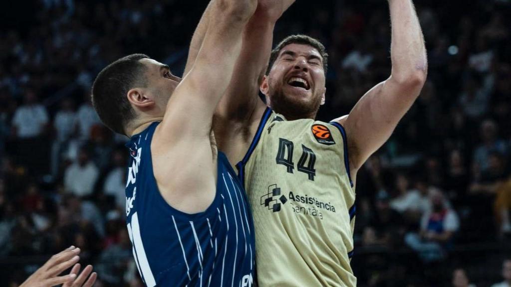 Joel Parra en l'Anadolu Efes-Barça de bàsquet de l'Eurolliga