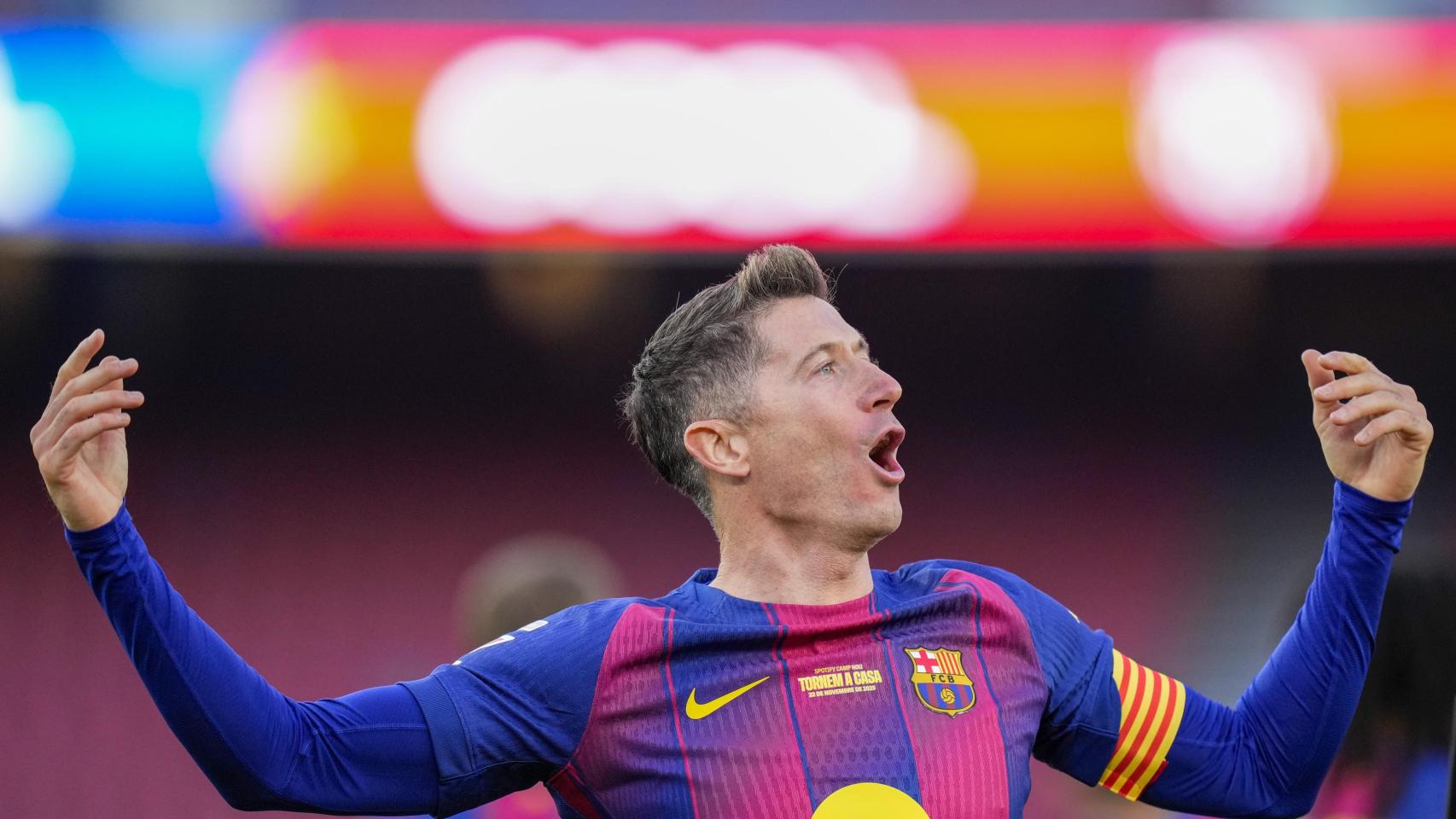 Robert Lewandowski festeja su gol en el Barça-Athletic Club