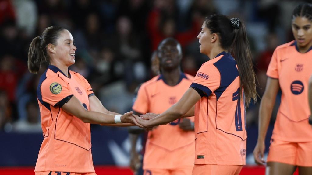 Ewa Pajor y Kika Nazareth celebran un gol del Barça Femenino contra el Levante en Liga F