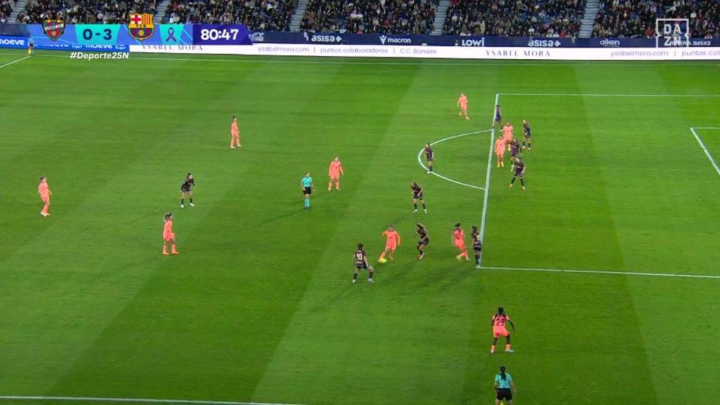 El fora de joc inexistent d'Aïcha Cámara al Levante-Barça Femení de Lliga F