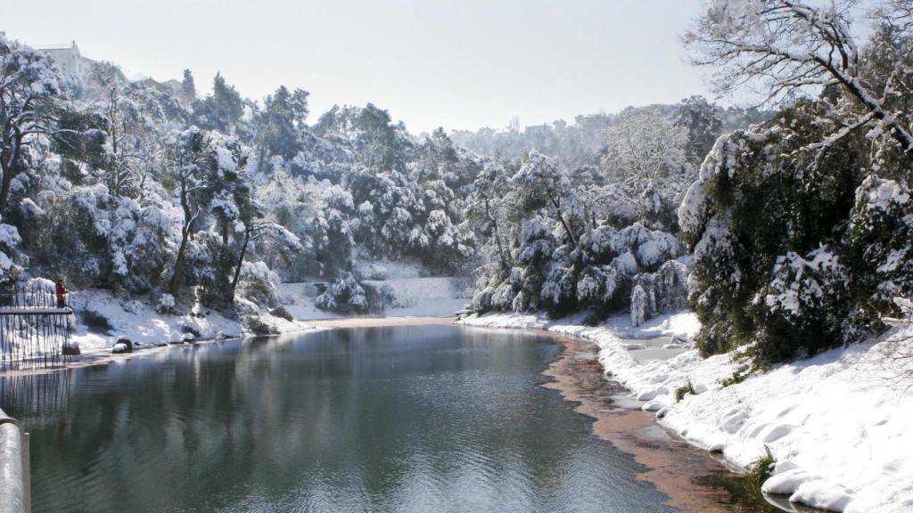 El pantano de Vallvidrera nevado