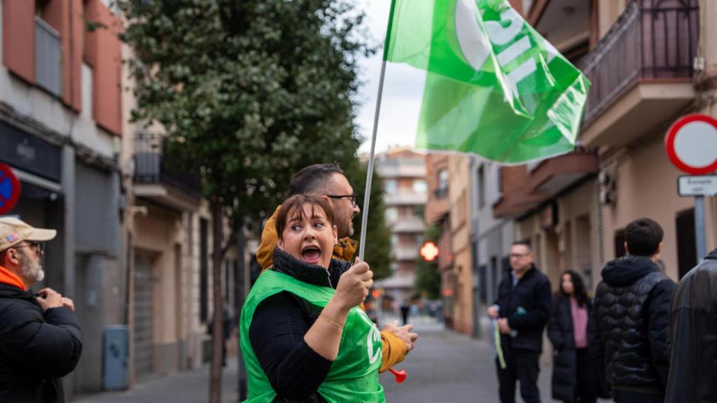La plantilla de la Policía Local de Sant Adrià se manifiesta este lunes