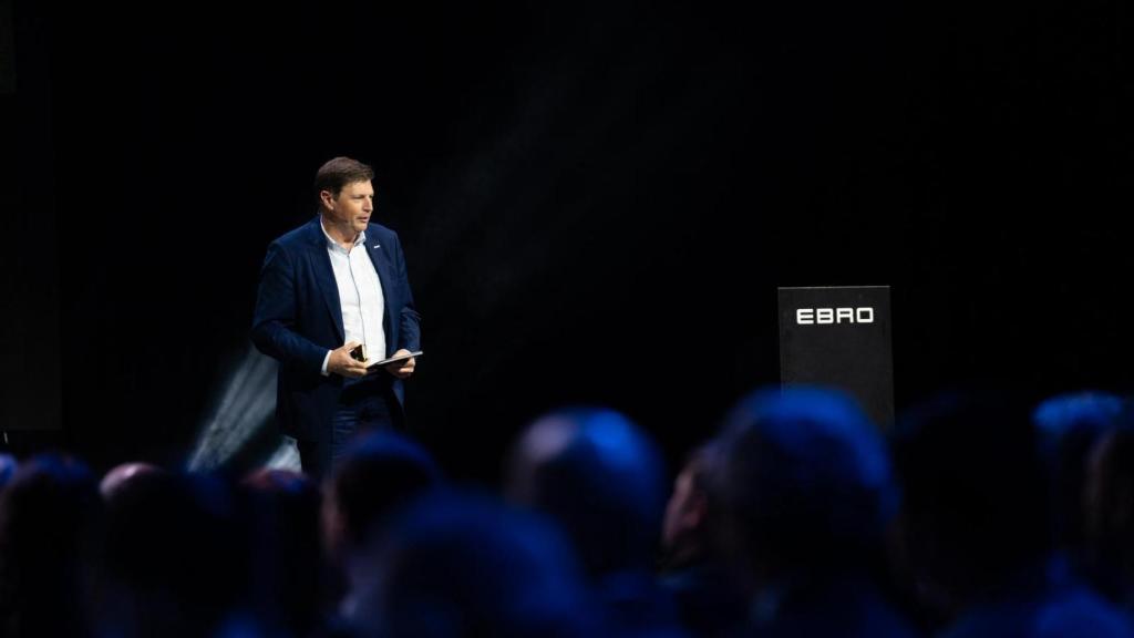 El CEO de Ebro Motors, Pedro Calef´, durante su participación en el primer aniversario de la marca