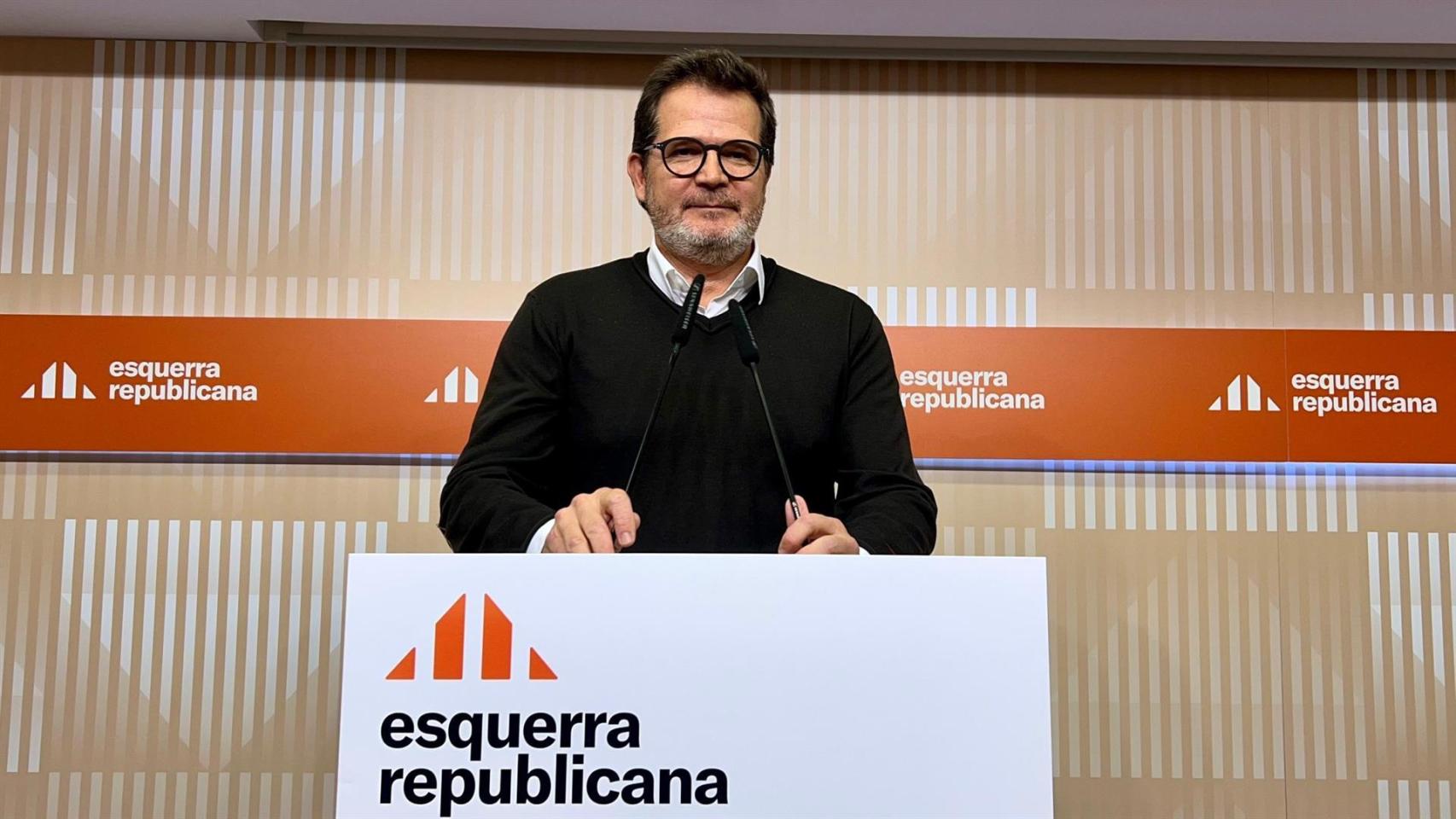 El vicesecretario de Comunicación y portavoz de ERC, Isaac Albert, en una rueda de prensa desde la sede del partido