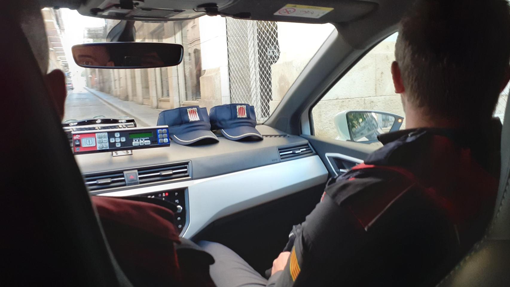 Dos agentes de los Mossos d'Esquadra