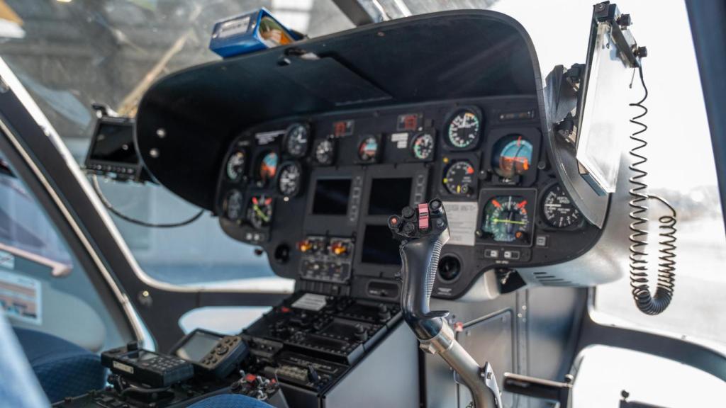 Interior de uno de los helicópteros de la Unitat Central d'Helicòpters de los Mossos d'Esquadra