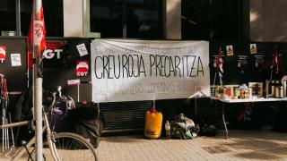 Los sanitarios del CAS El Born: "Cobramos hasta 600 euros al mes menos que nuestros compañeros por el mismo trabajo"