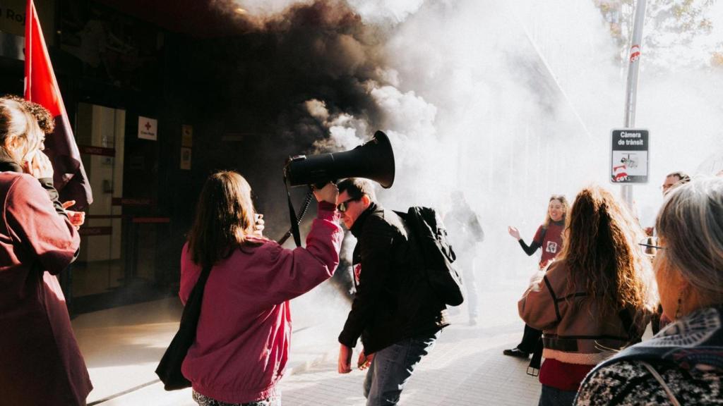 Concentración frente el CAS de El Born