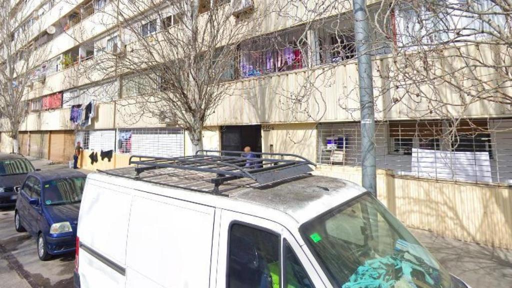 La calle de Mart donde tuvo lugar el mortal incendio en La Mina el pasado 11 de octubre