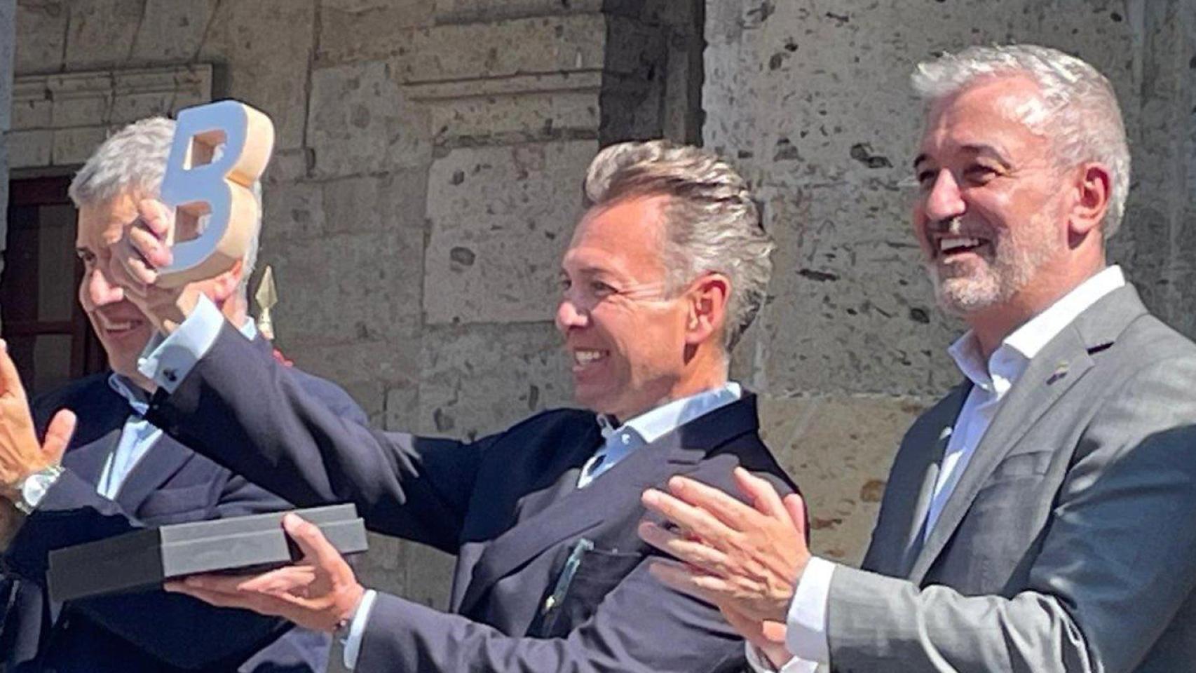 El gobernador de Jalisco junto al alcalde Jaume Collboni, delante del Museo Cabañas en Guadalajara (México)