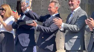 El gobernador de Jalisco junto al alcalde Jaume Collboni, delante del Museo Cabañas en Guadalajara (México)