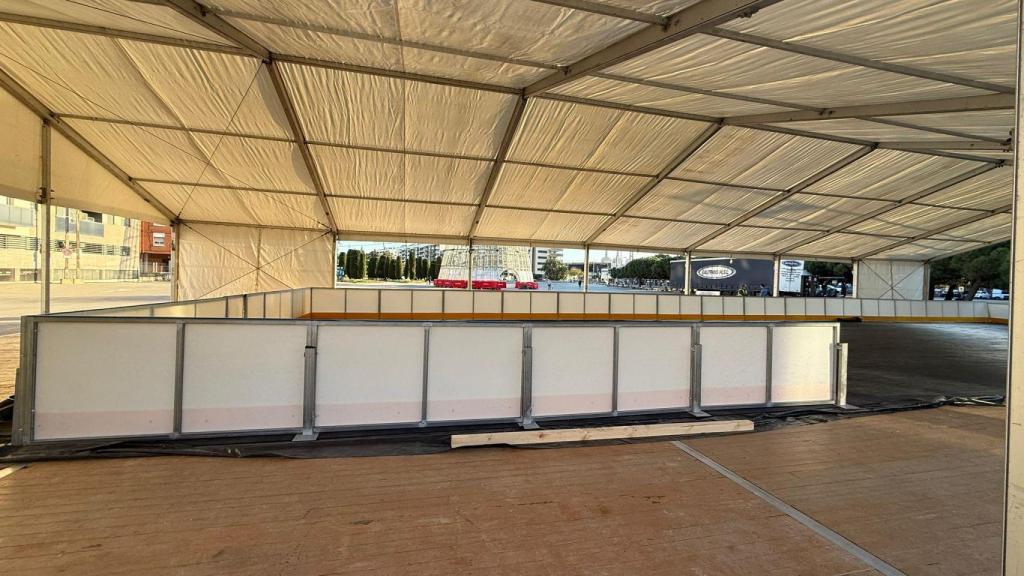 Muntatge de la pista de gel de Badalona