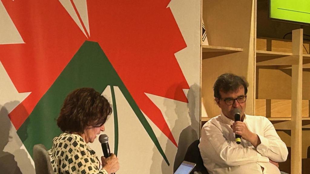 Elena Hevia y Javier Cercas, en la FIL de Guadalajara