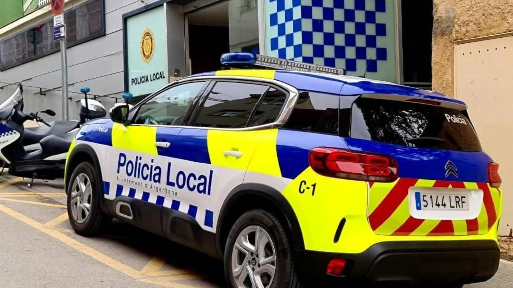 Un vehículo de la Policía Local de Argentona