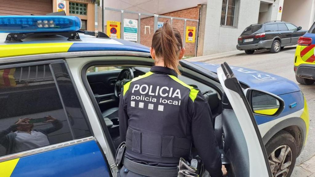 Una agente de la Policía Local de Argentona en una imagen de archivo