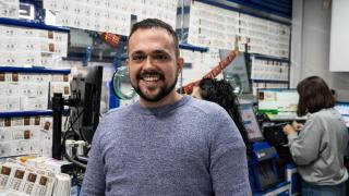 Víctor, conegut loter a Barcelona des dels 22 anys: "Per cada dècim de Nadal guanyem 90 cèntims bruts, cal tenir vocació"