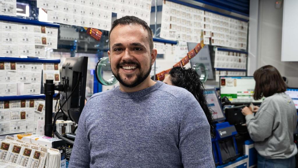 Víctor, dueño de una administración de Loterías y Apuestas del Estado en las Arenas de Barcelona