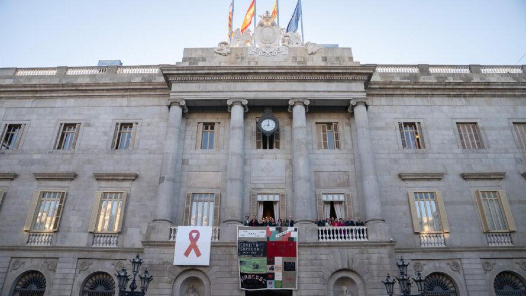 Barcelona exhibe el Tapiz Memorial del Sida en Sant Jaume para combatir el estigma