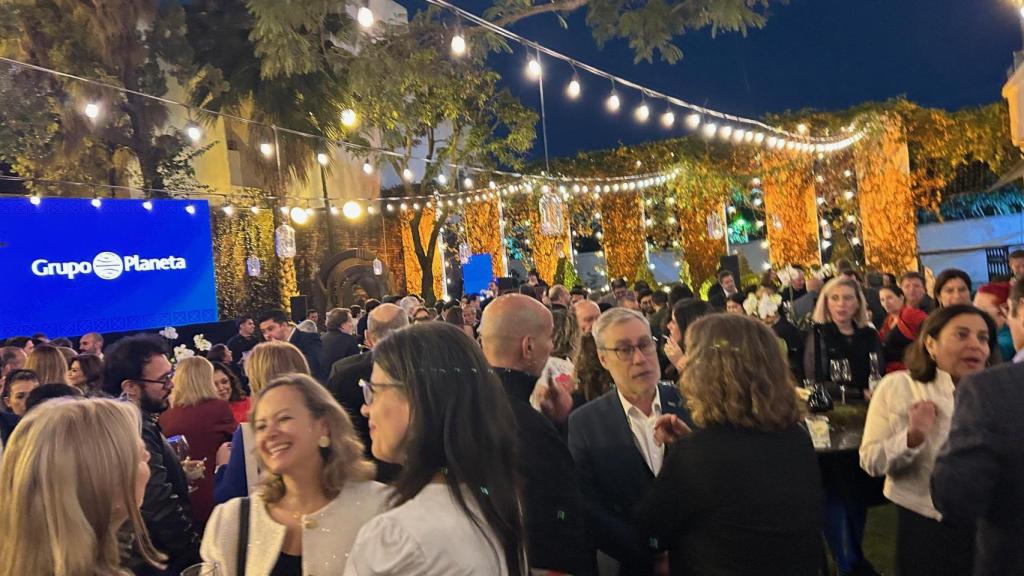 Asistentes en la fiesta de Planeta en Guadalajara, México