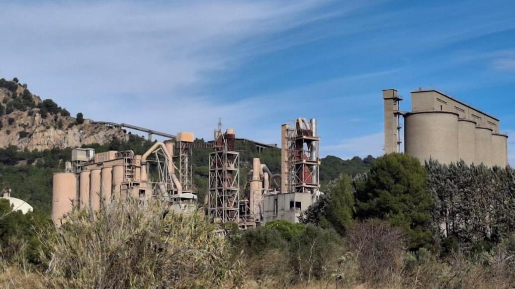 Estructura de la cementera Sanson, en Sant Feliu