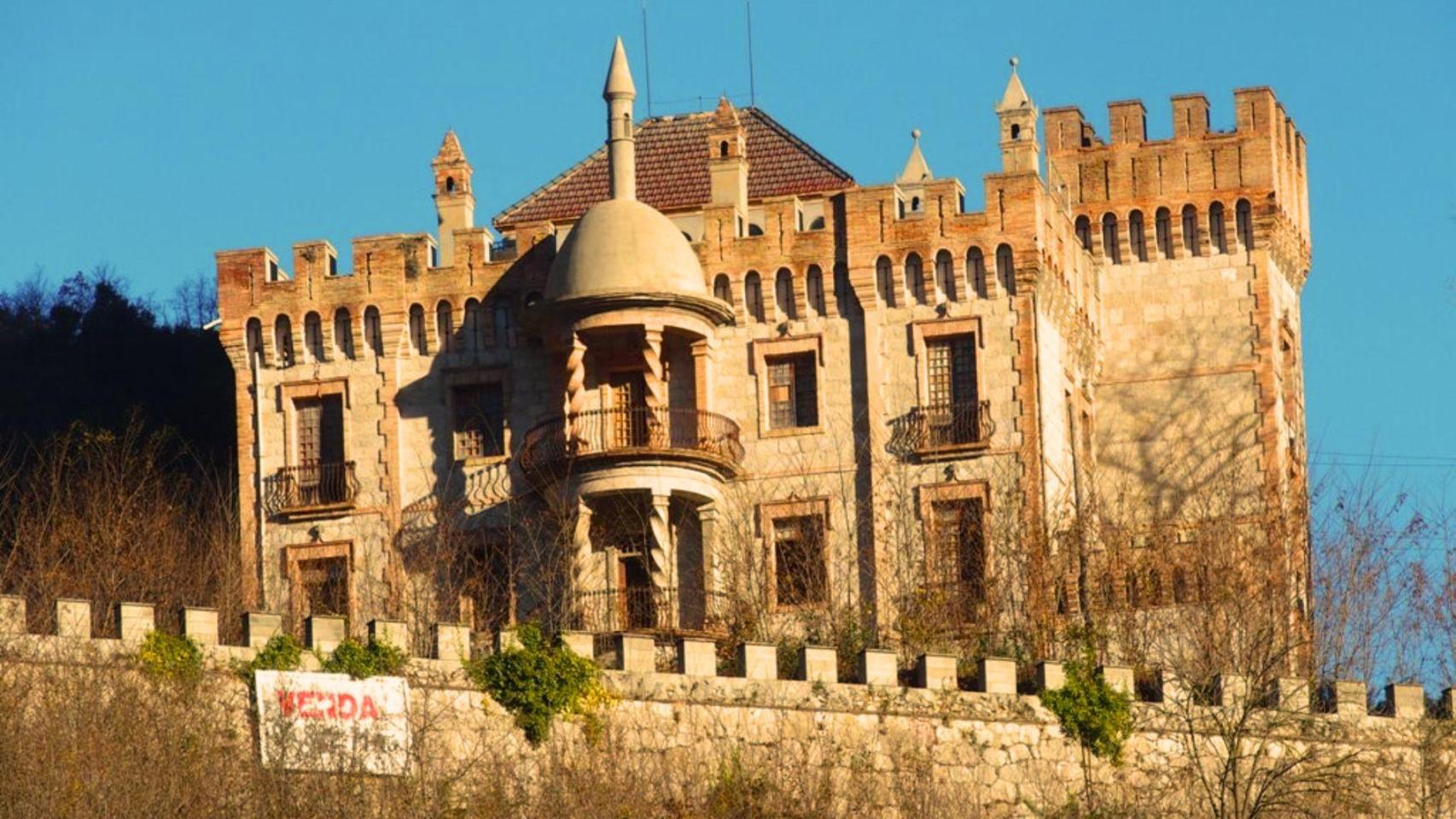 El castillo medieval abandonado más espectacular de Barcelona, la Torre del Comte de Fígols