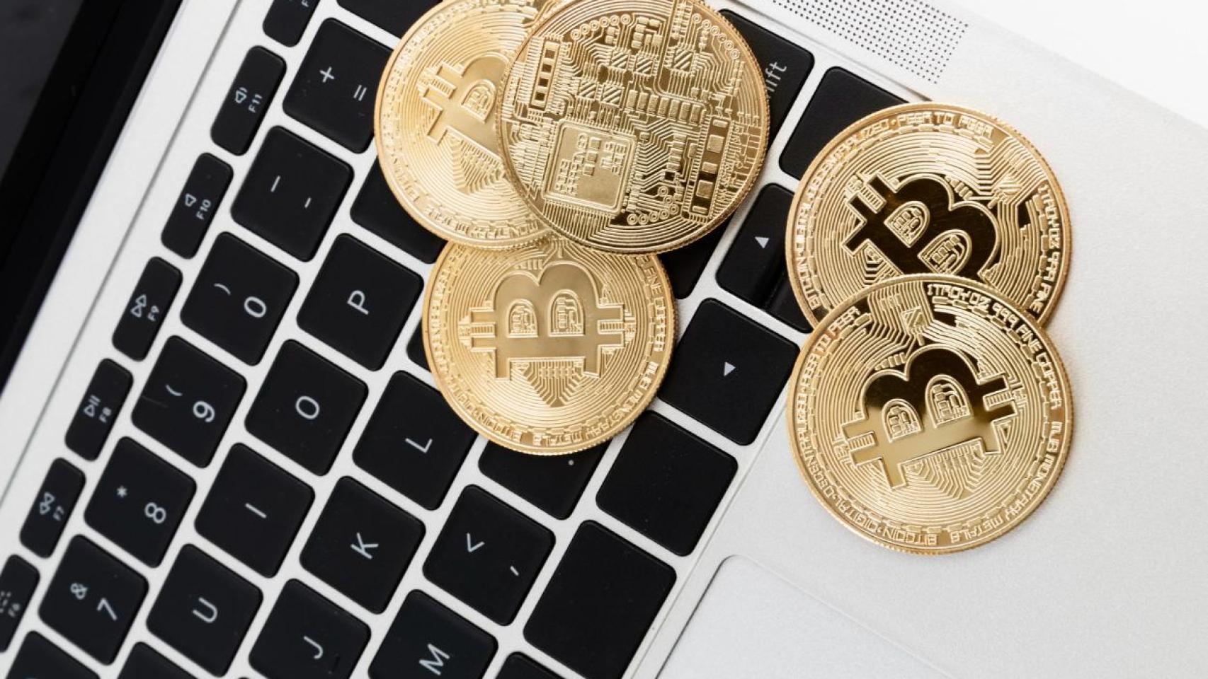 Criptomonedas sobre un teclado